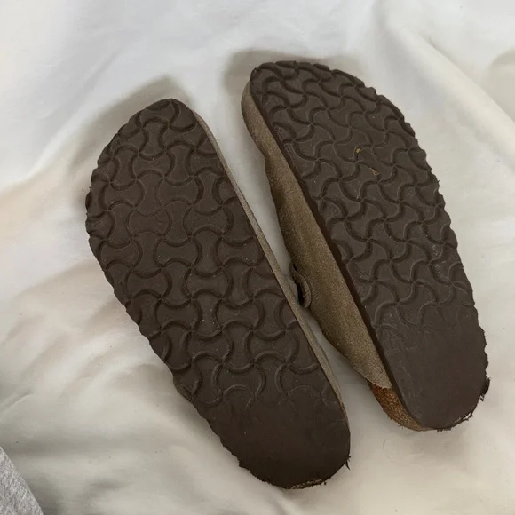 Birkenstock Suede Buckle Shoes - Tan. Size 38 - Picture 3 of 4